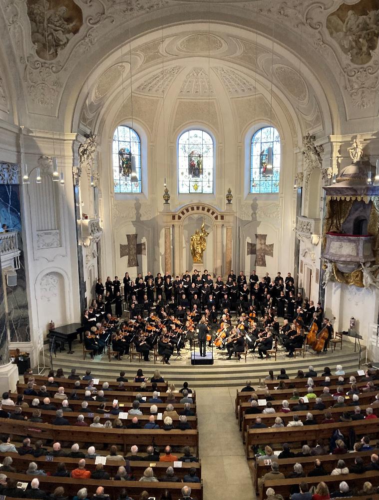 Sinfonieorchester Ludwigsburg und Singakademie Stuttgart in der Friedenskirche in Ludwigsburg