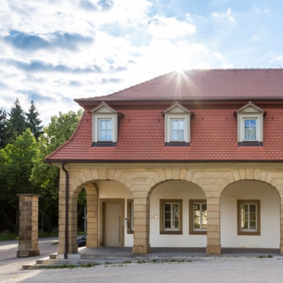 Das Schorndorfer Torhaus im Sonnenschein.