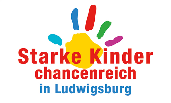 Das Logo besteht aus dem Text "Starke Kinder - chancenreich - in Ludwigsburg" und der Illustration einer Kinderhand.